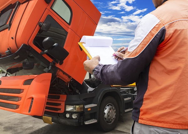 Malefícios do excesso de carga no caminhão: descubra