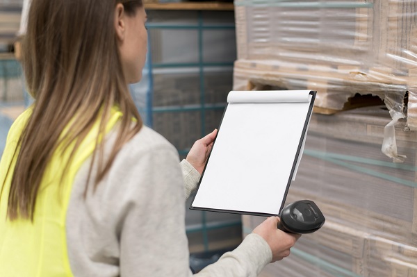 Como a tecnologia RFID se aplica na logística?