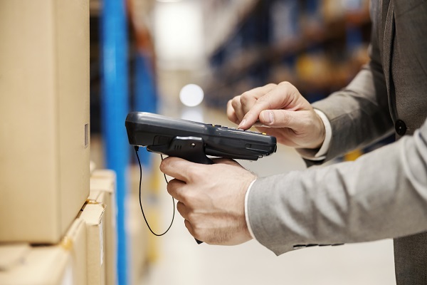 Como a tecnologia RFID se aplica na logística?